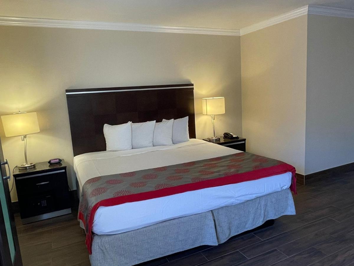 Ramada By Wyndham San Diego Poway Miramar Εξωτερικό φωτογραφία