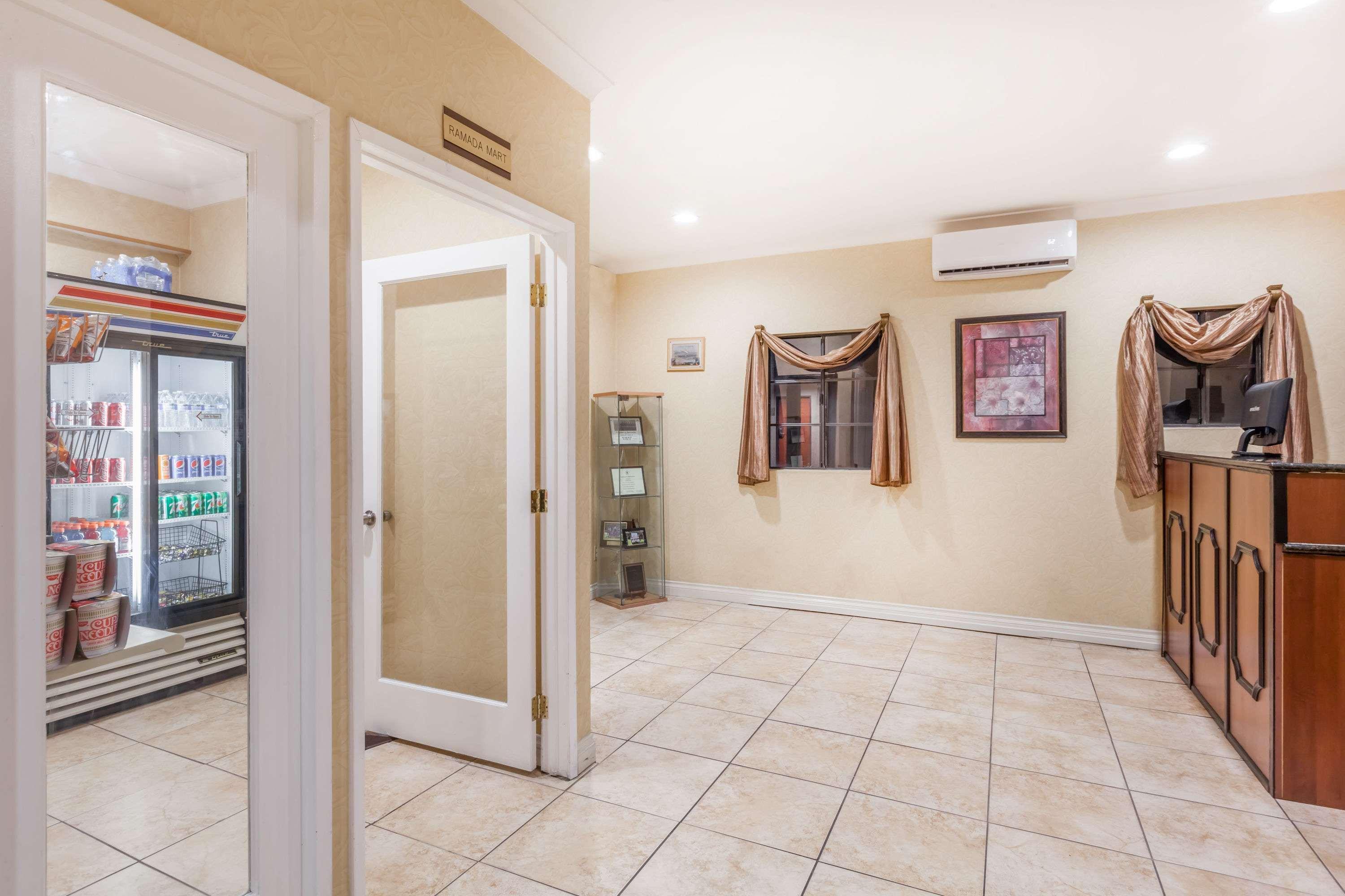Ramada By Wyndham San Diego Poway Miramar Εξωτερικό φωτογραφία