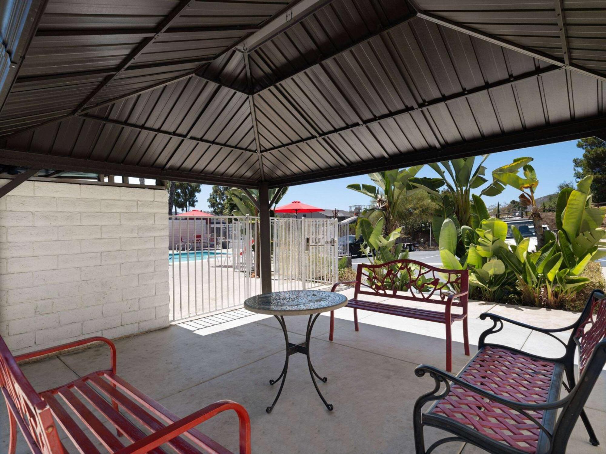 Ramada By Wyndham San Diego Poway Miramar Εξωτερικό φωτογραφία