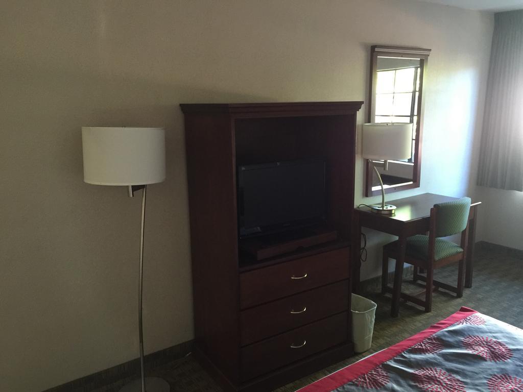 Ramada By Wyndham San Diego Poway Miramar Εξωτερικό φωτογραφία